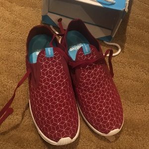 NIB Native Apollo Moc Embroidered tennis shoes W9